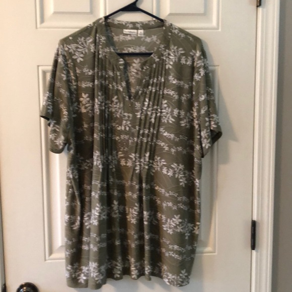 Tops - Picture 7 of 8